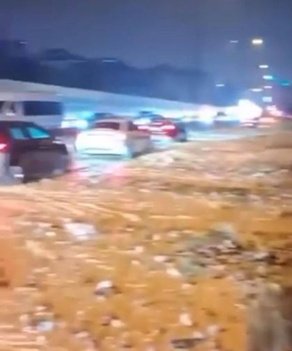 Kartal'da sel suları toprağı sürükledi; TEM bağlantı yolu kısmen kapandı