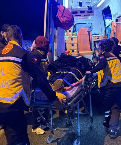 Kütahya'da Takla Atan Otomobilde 1'i Ağır 4 Kişi Yaralandı