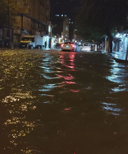 Mardin'de sağanak; ev ve iş yerlerini su bastı (2)