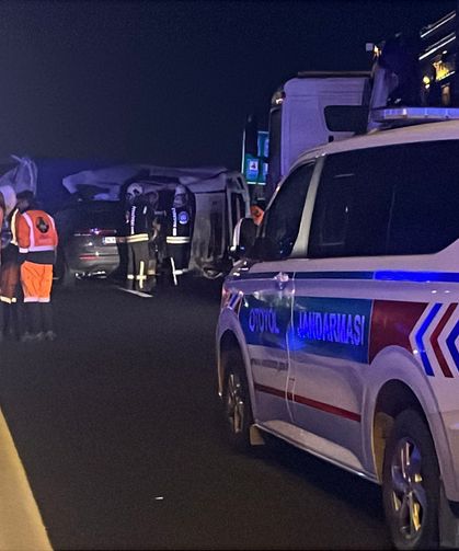 TEM'de TIR Otomobile Çarptı: Sürücü Hayatını Kaybetti