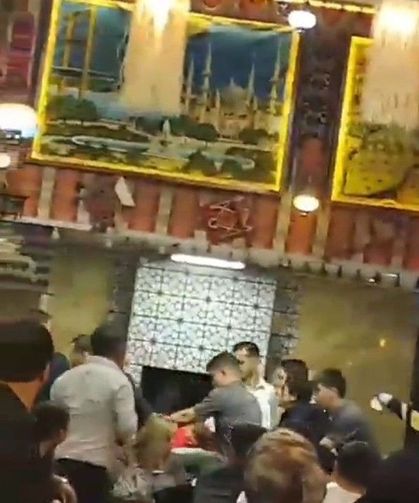 Sahnede rahatsızlanan Hakkı Bulut hastaneye kaldırıldı