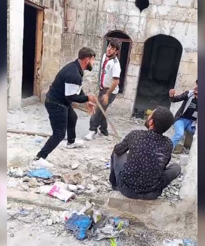 Şanlıurfa'da Metruk Evde 4 Kişiye Saldırı Kameraya Alındı