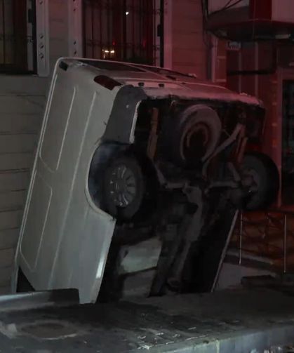 Şişli'de Minibüs Bina Boşluğuna Düştü: 1 Yaralı