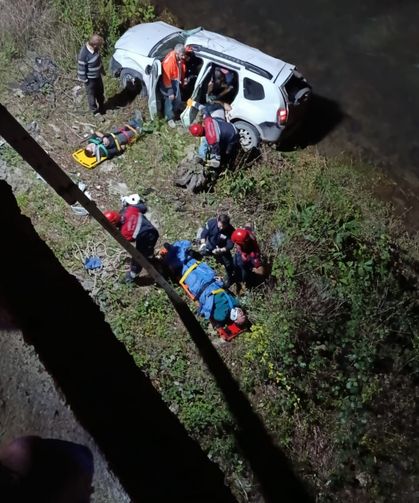 Araklı'da Dereye Yuvarlanan Cipte 5 Kişi Yaralandı