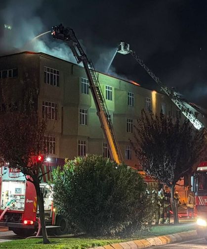 Tuzla'da Ayakkabı Fabrikasında Yangın; Müdahale Sürüyor