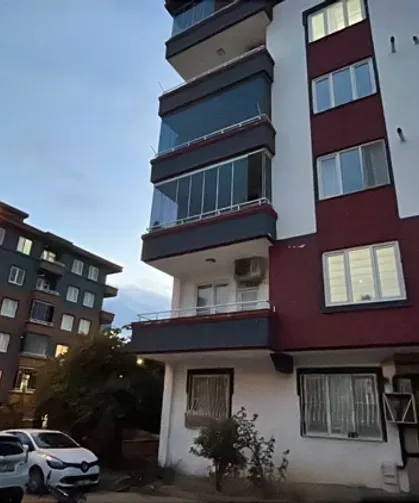 Aynı aileden 3 kişi 2’nci kattan düştü: 1 ölü, 2 yaralı