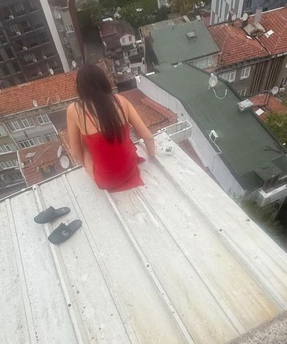 Çatıdan Düşen Kadın Olayında Ev Arkadaşı ve Sevgilisi Gözaltına Alındı