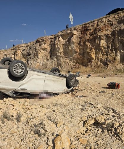 Feci kaza! Devrilen otomobilin sürücüsü hayatını kaybetti