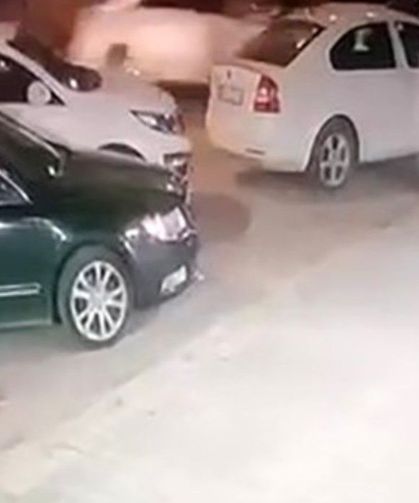 Direksiyonu kilitlenen otomobil kaza yaptı: O anlar kamerada