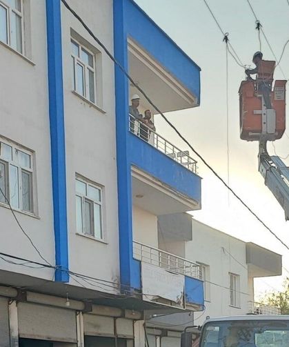 Elektrik akımına kapılan usta öldü, 2 çırağı ağır yaralandı