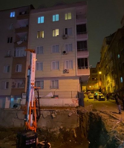 İki binanın zemininde çökme: 20 daire tahliye edildi