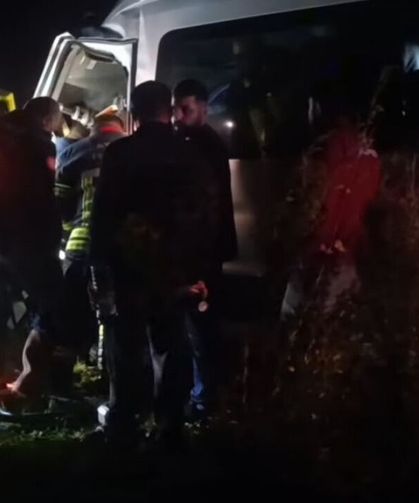 Kayseri'de iş makinesi ile 2 işçi servisi çarpıştı: 1 ölü, 15 yaralı
