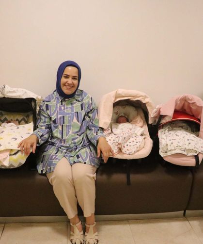 Tüp Bebek Tedavisiyle Dördüz Kız Sevinci: Artık 5 Kızları Var