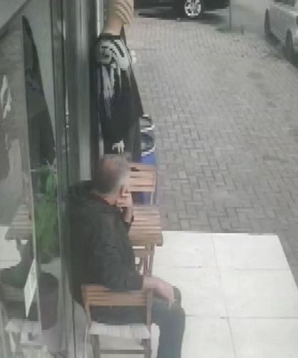 Yasak yerden dönüş faciaya dönüyordu! Tramvay minibüse çarptı
