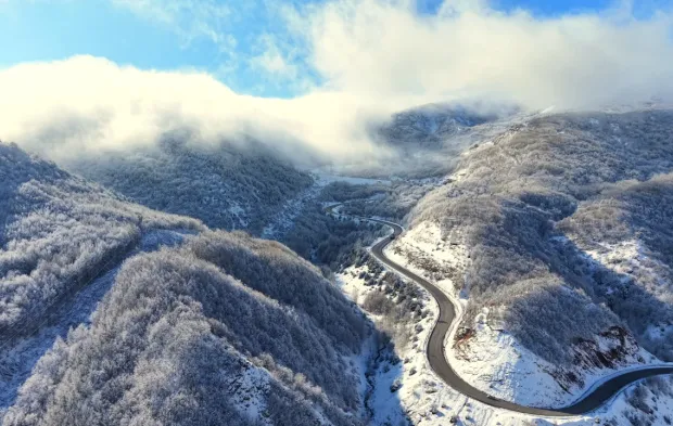 Geminbeli Geçidi beyaza büründü