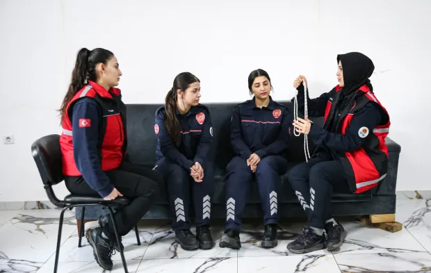 Adana’nın Kadın İtfaiyecileri Zorlu Görevlerde Ön Safta