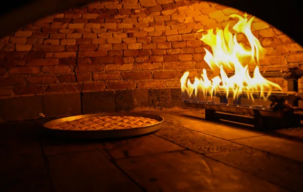 Kat kat hamuruyla meşhur Osmaniye kömbesi