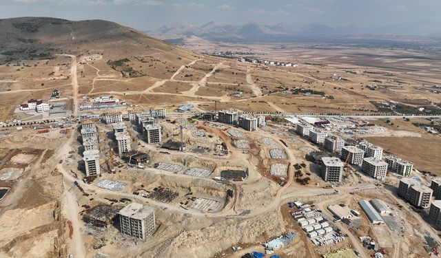 Afşin'de deprem konutları yükseliyor