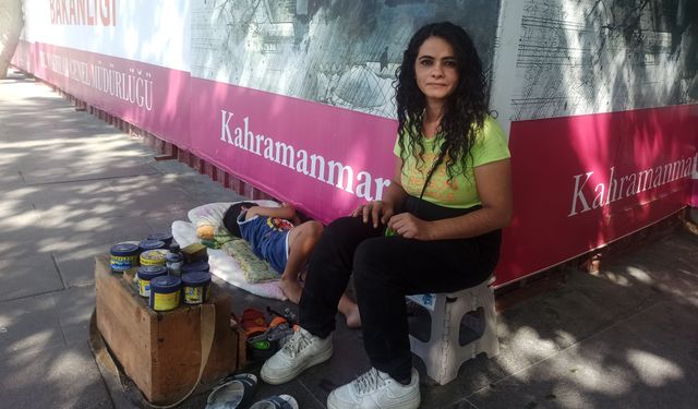 Kahramanmaraş'ın Tek Kadın Ayakkabı Boyacısı Ekmeğini Kendi Elleriyle Kazanıyor