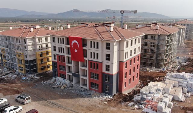 Dış cephesi tamamlanan afet konutları, vatandaşları cezbediyor