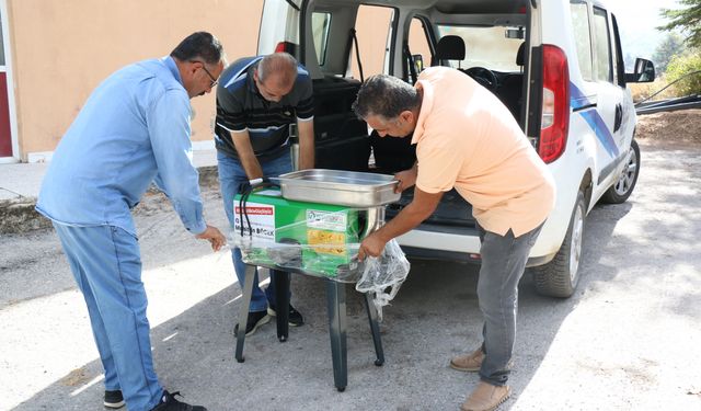 Büyükşehirden çiftçilere ceviz ayıklama ve salça makinesi