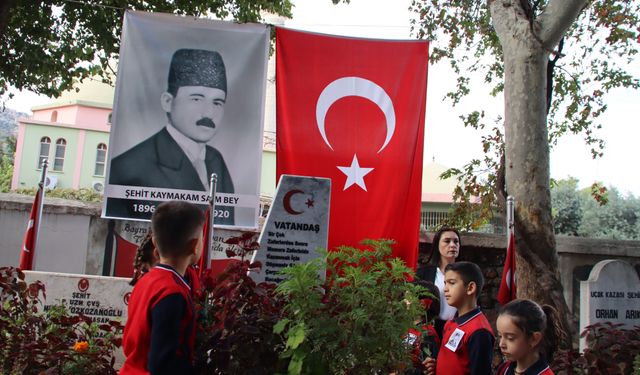 Şehit Kaymakam kabri başında anıldı