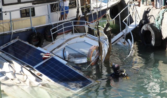 Fırtınada batan tekne karaya çıkarıldı   