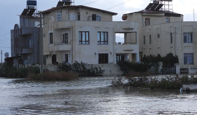 Şiddetli yağmur  evleri su altında bıraktı