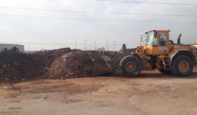 Büyükşehir, Dulkadiroğlu ve Onikişubat’ta Hafriyat Temizliğini Sürdürüyor