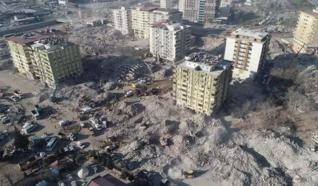 Depremde 109 kişinin öldüğü Ebrar Sitesi B Blok'ta kolon ve kirişler yetersizmiş