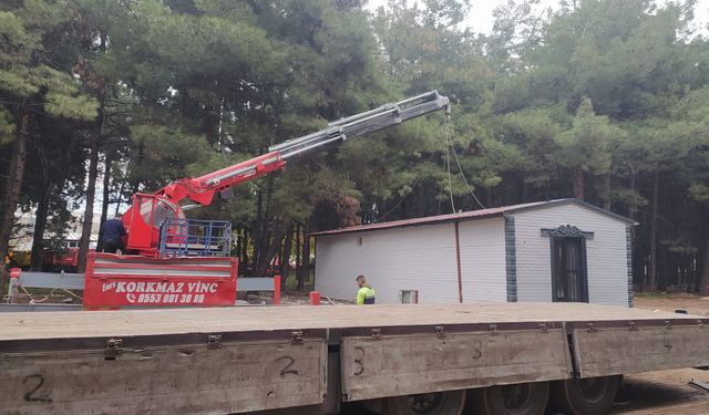 Kahramanmaraş'ta TCDD arazisine izinsiz kurulan prefabrik evler kaldırıldı