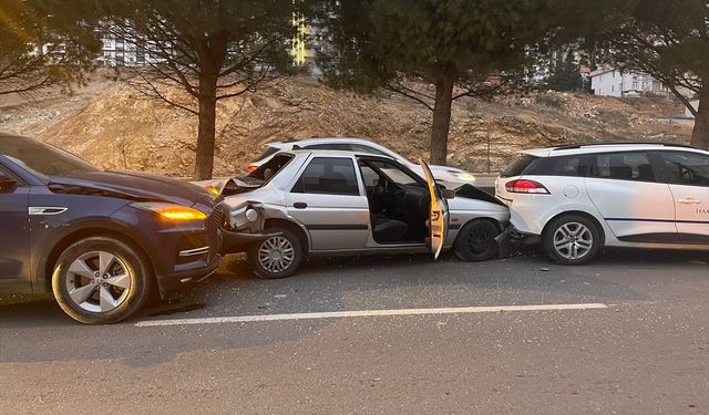 Kahramanmaraş'ta zincirleme trafik kazası hasara neden oldu