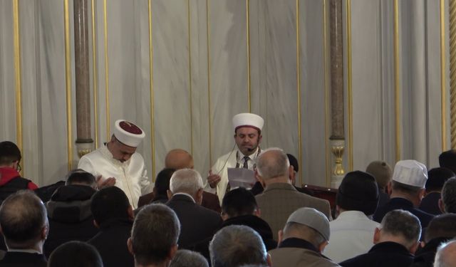 Camilerde Filistin için dua edildi
