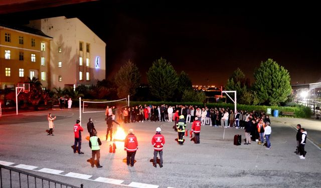 51 okulda eş zamanlı deprem ve yangın tatbikatı yapıldı