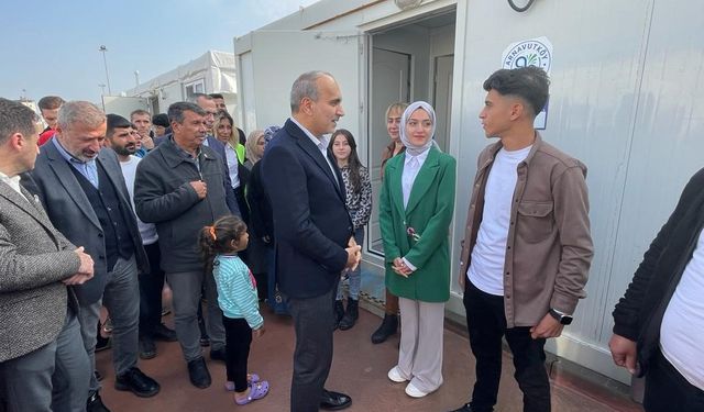 Depremzede çifte sürpriz ziyaret   