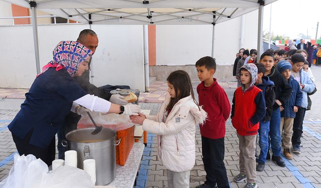 Dulkadiroğlu Belediyesi, Çorba İkramıyla Öğrencilere Destek