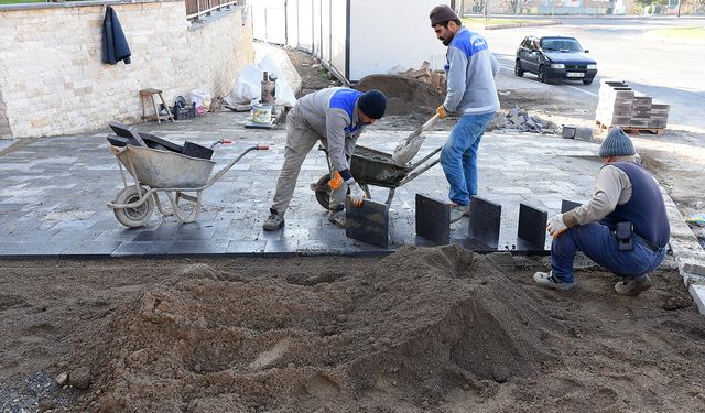 Dulkadiroğlunda Kilit Parke Bakım Çalışmaları Devam Ediyor