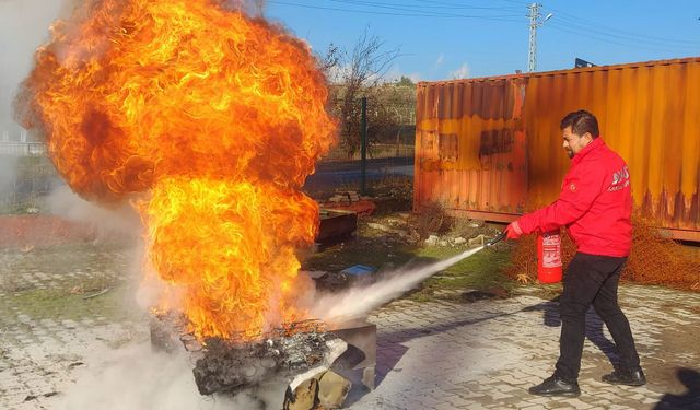 Büyükşehir İtfaiyesinden AKUT Gönüllülerine Yangına Müdahale Eğitimi