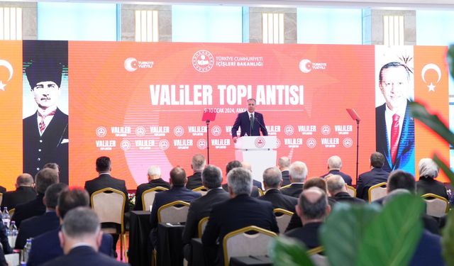 Vali Mükerrem Ünlüer, Külliye'de Valiler Toplantısı'na Katıldı