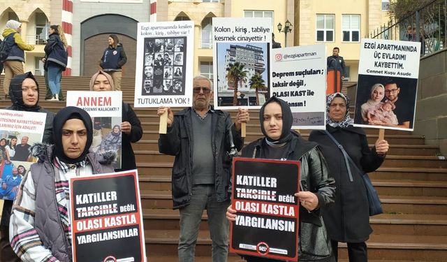 Kahramanmaraş'ta depremde yakınlarını kaybeden aileler basın açıklaması yaptı