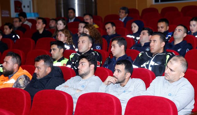 Büyükşehir personeline “Afet Farkındalık Eğitimi”