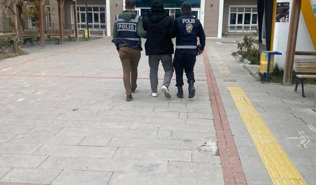 15 yıl kesinleşmiş hapis cezasıyla aranan hırsız  yakalandı 