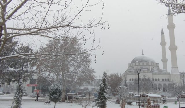  Kahramanmaraş'ta yağan kar, kartpostallık görüntüler oluşturdu  