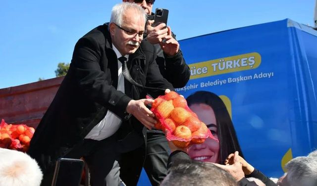 Belediye 20 ton ücretsiz portakal dağıttı   