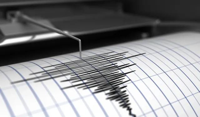 İzmir'de 5.1 Büyüklüğünde Deprem Meydana Geldi