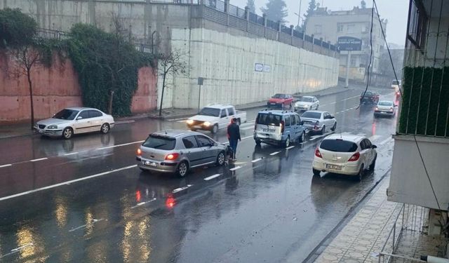 Kahramanmaraş’ta sağanak yağış zincirleme kazaya neden oldu 