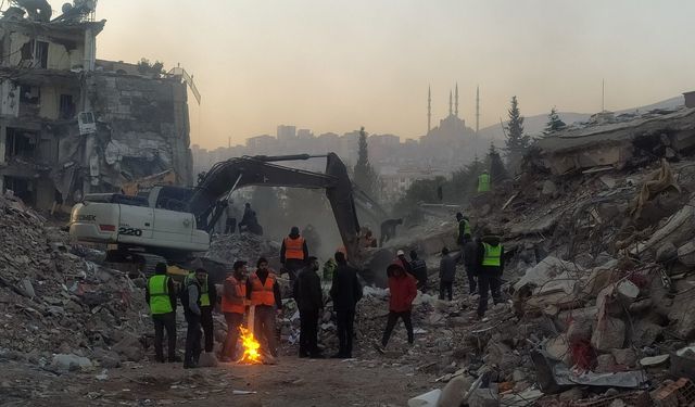 Deprem Sonrası Hurdacılar Kahramanmaraş'ı İşgal Etti: Kazançlar Dudak Uçuklattı!