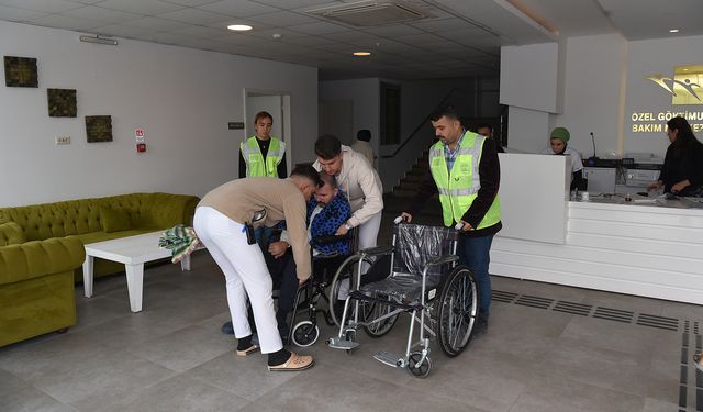 Dulkadiroğlu’ndan İhtiyaç Sahibi Vatandaşa Tekerlekli Sandalye
