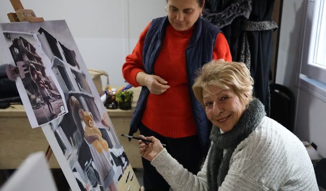 Paleti eline alan afetzede kadınlar, deprem psikolojisini resim çizerek atlatıyor