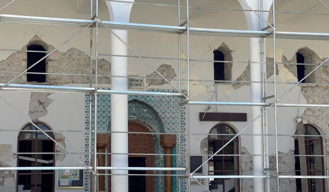 Depremde hasar gören 134 yıllık cami restore ediliyor